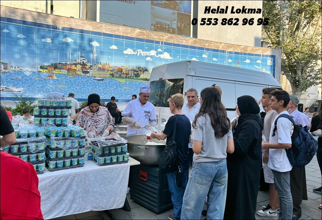 hayir icin tavuklu pilav dagitimi