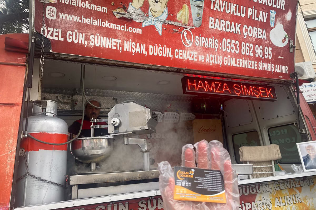Arnavutköy’de Hayır Lokması Nasıl Dağıtılır?