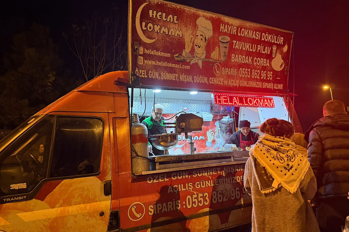 Esenyurt Hayır Lokması Dağıtımı